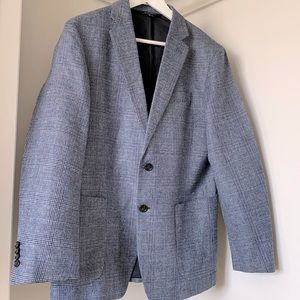 Amazing blazer that goes in any shirt for office wear